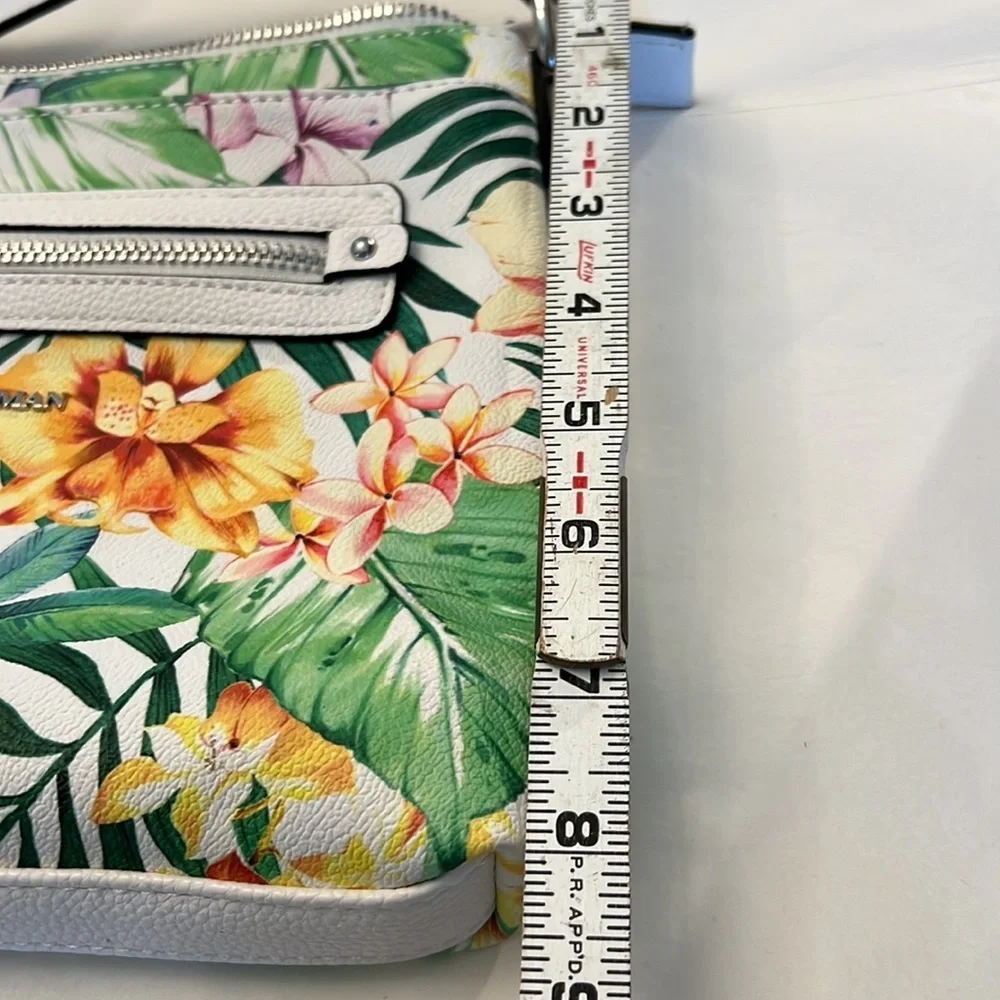 Dana Buchman Pretty Floral Crossbody in Excellent Condition